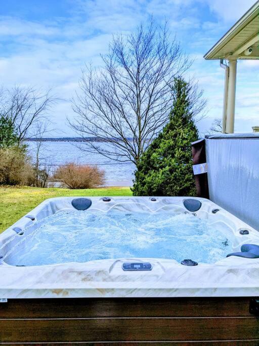 サラトガスプリング Artemis Lakehouse - Hot Tub, Lakefront & Racetrackヴィラ エクステリア 写真