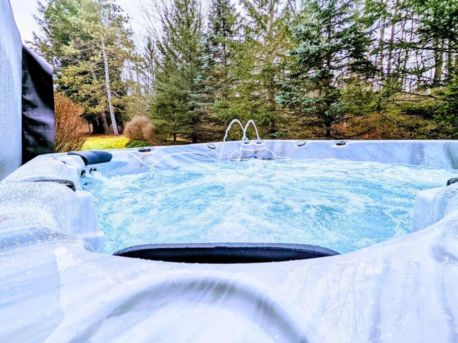 サラトガスプリング Artemis Lakehouse - Hot Tub, Lakefront & Racetrackヴィラ エクステリア 写真