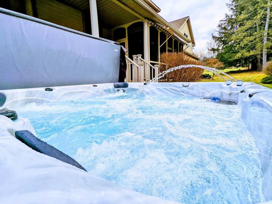 サラトガスプリング Artemis Lakehouse - Hot Tub, Lakefront & Racetrackヴィラ エクステリア 写真